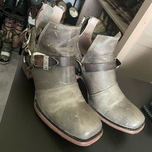 **SOLD** Freebird by Steven - Truce - Sz9